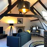 No 6 Bed & Breakfast 4*