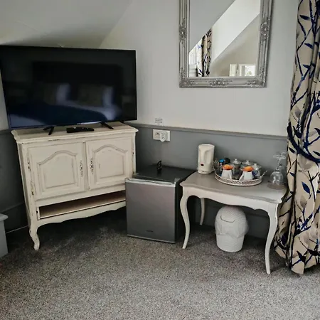 No 6 ベッド・アンド・ブレックファスト 4*